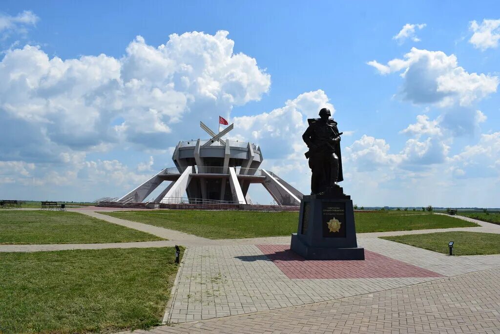 Поныри мемориальный комплекс Тепловские высоты. Мемориальный комплекс Курская битва Курск. Мемориальный комплекс «Курская дуга». Мемориал Курская дуга Поныри. Энгельс курская область