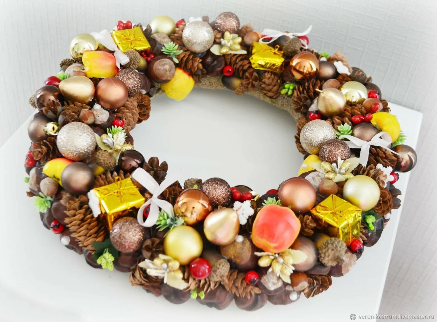 торт новогодний венок. декор торта венок. торт в виде новогоднего венка. декор торта суккуленты. торт в виде венка на новый год.