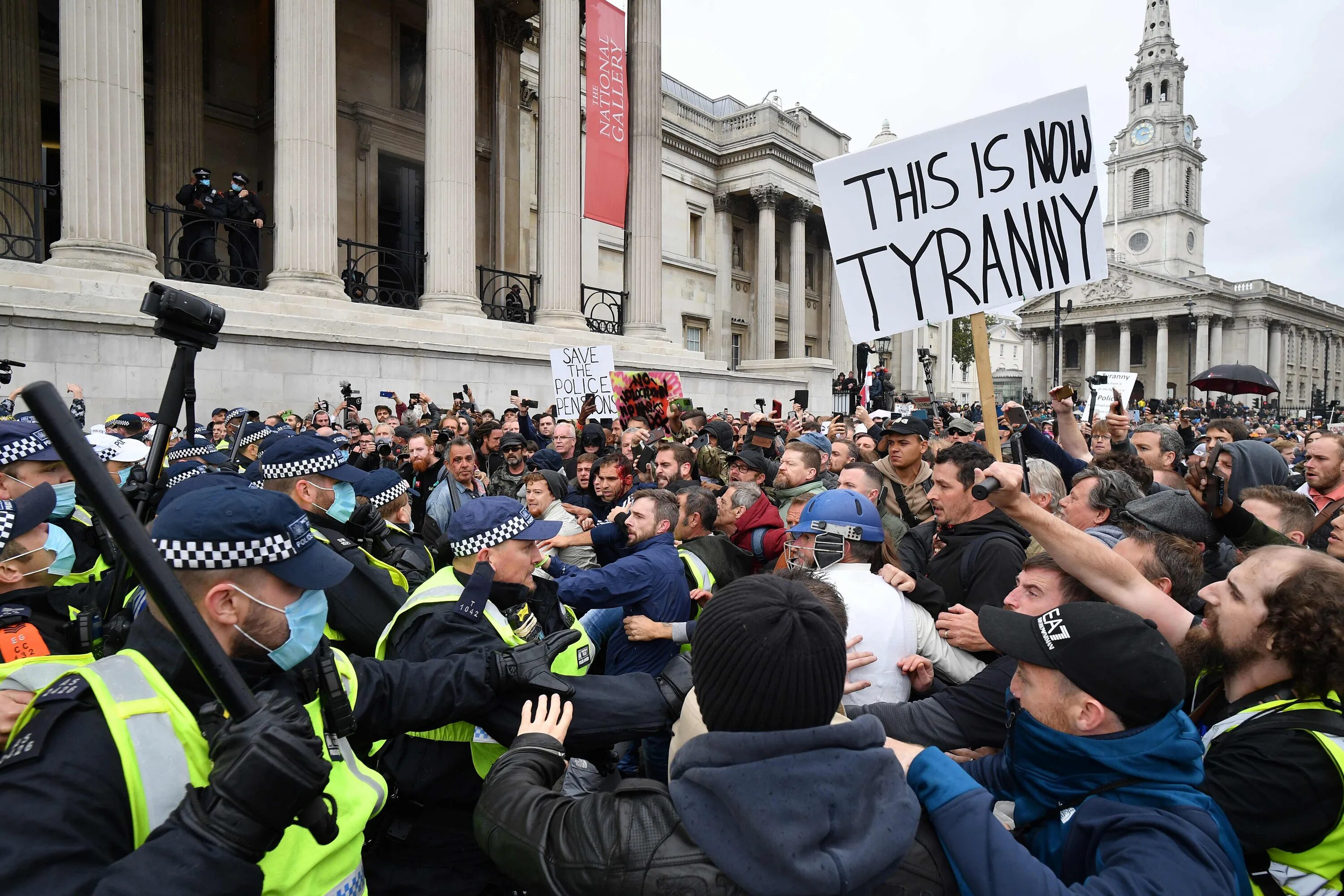 Что такое протест. Europe Covid protest. Протесты в Британии 2022. Митинги на Трафальгарской площади. Забастовки в Англии.