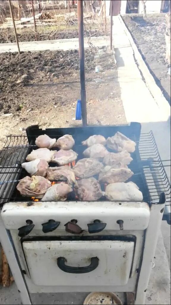 Старая электрическая духовка. Что сделать из газовой плиты. Коптильня холодного копчения из газовой плиты. Коптильня на газовой плите. Мангал из газовой плиты.