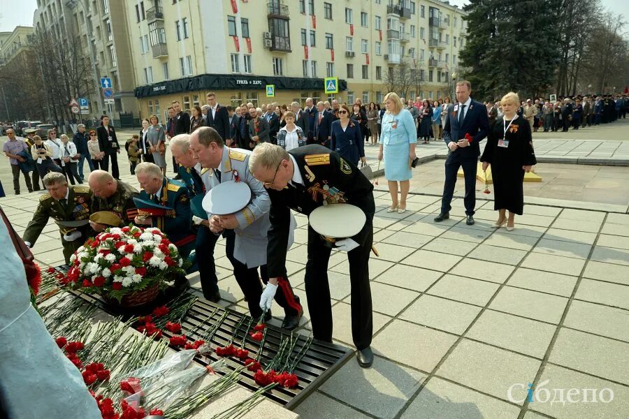 Канал победа кемерово. 9 Мая Кемерово. День Победы Кемерово 2023. Марш день Победы 2023. Салют в честь день 9 мая.