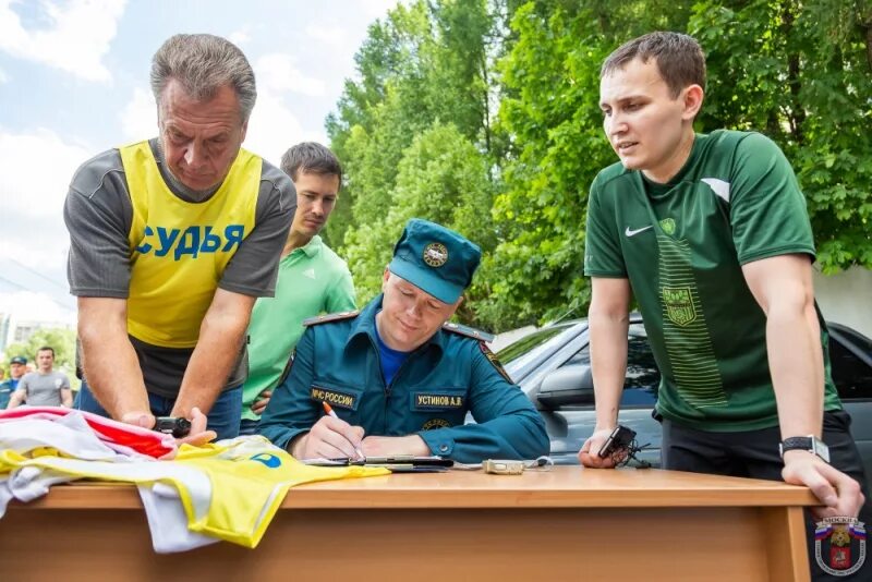 начальник караула мчс. начальник караула мчс. начальник караула мчс. валерий золотухин рота почетного караула. начкар мчс звание.