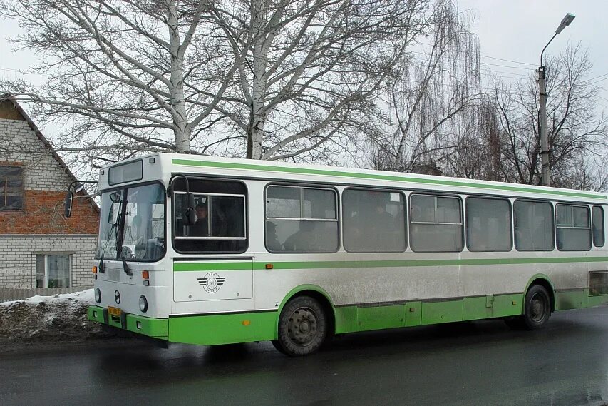 Автобус старый оскол кладбище. Автобус старый Оскол. Автобус Курск. Старооскольский автобус. Старые садовые автобусы.