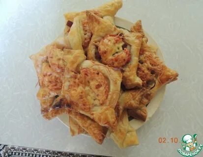 Мясо с луком в слоеном тесте