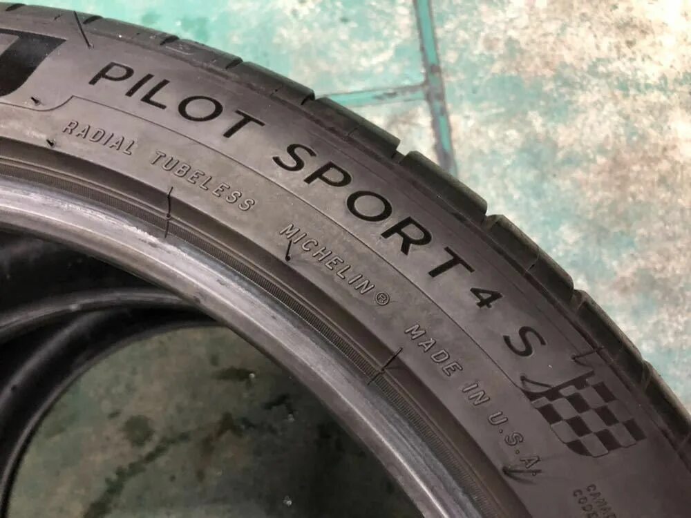 Michelin Pilot Sport 4 s Treadwear. Michelin 4s 285/40 r22. Michelin Pilot Sport 4s. 285/35/20 4s Michelin.