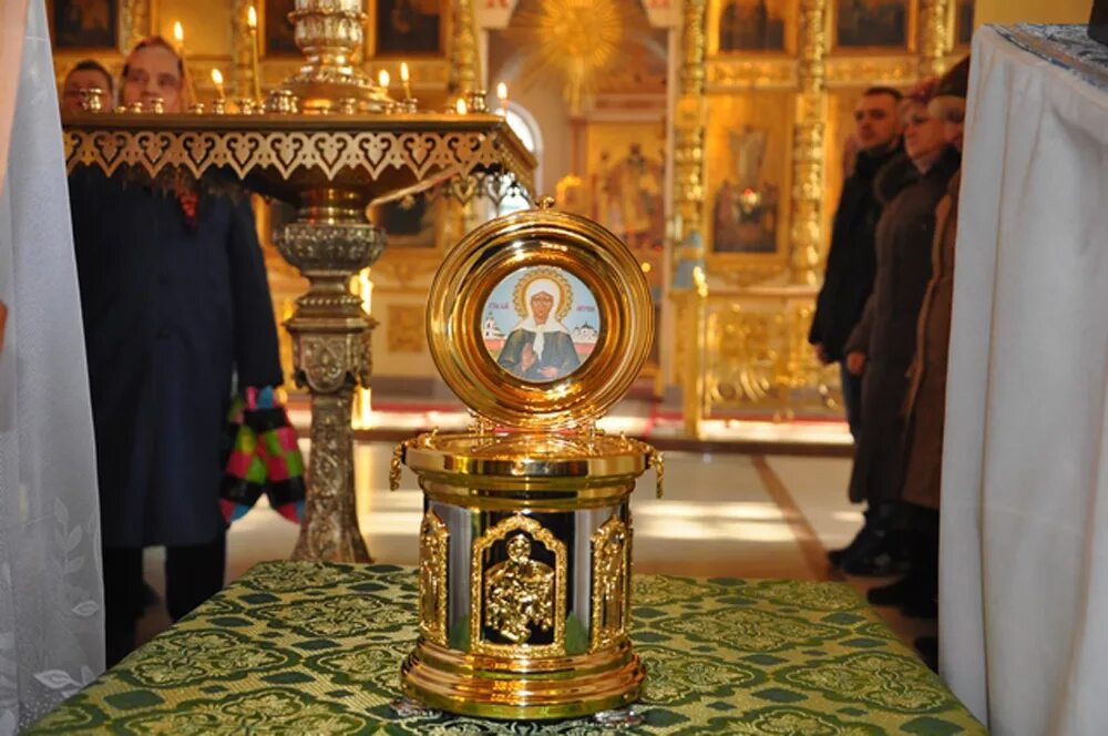 Москва покровский монастырь мощи святой матроны. Мощи святой матроны в москве. Храм матроны московской на таганке мощи. Храм мощи матроны московской. Свято покровский монастырь мощи матроны.