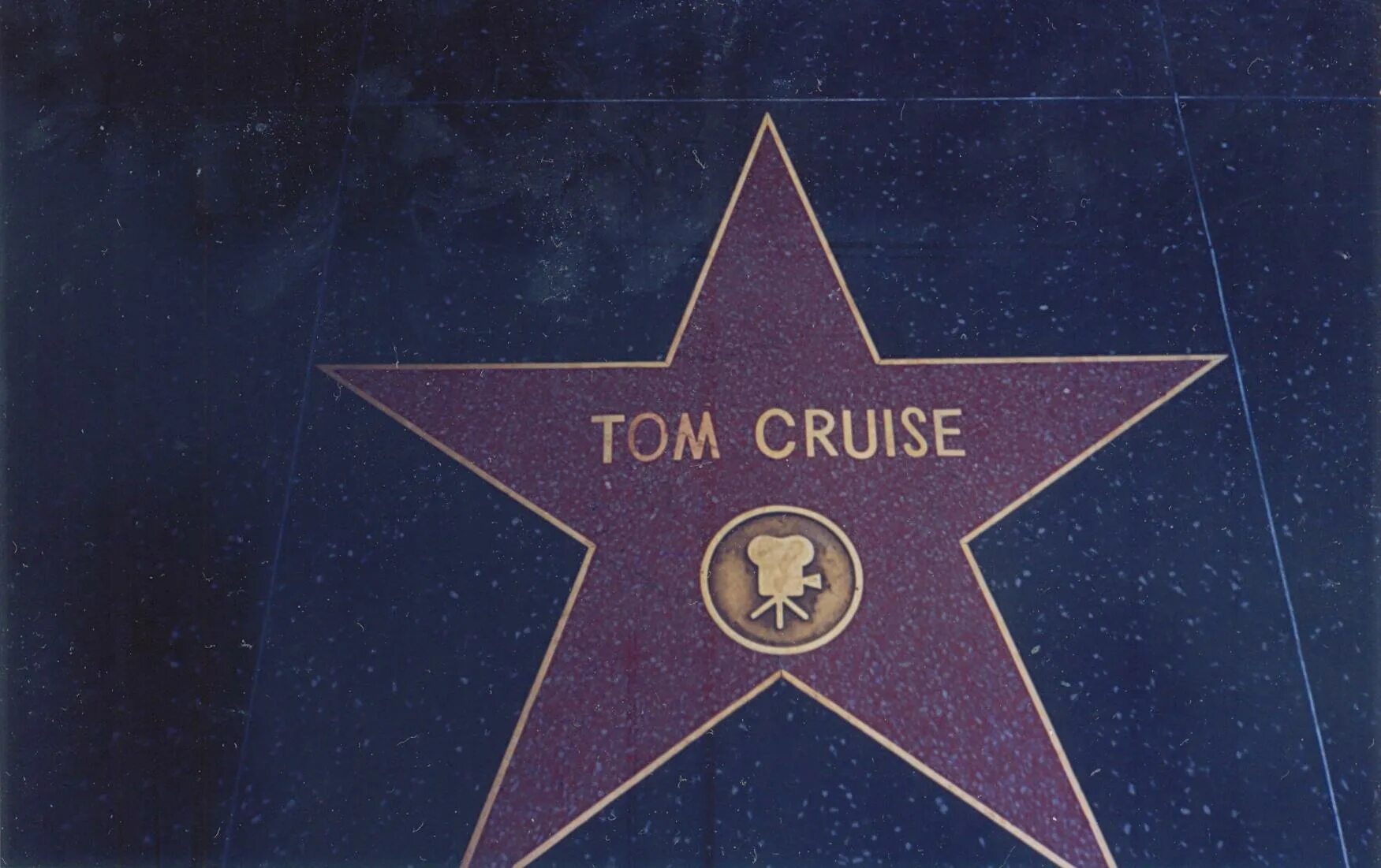 Том Круз звезда на аллее славы. Аллея славы в Голливуде. Аллея звезд. Том Круз на аллее славы.
