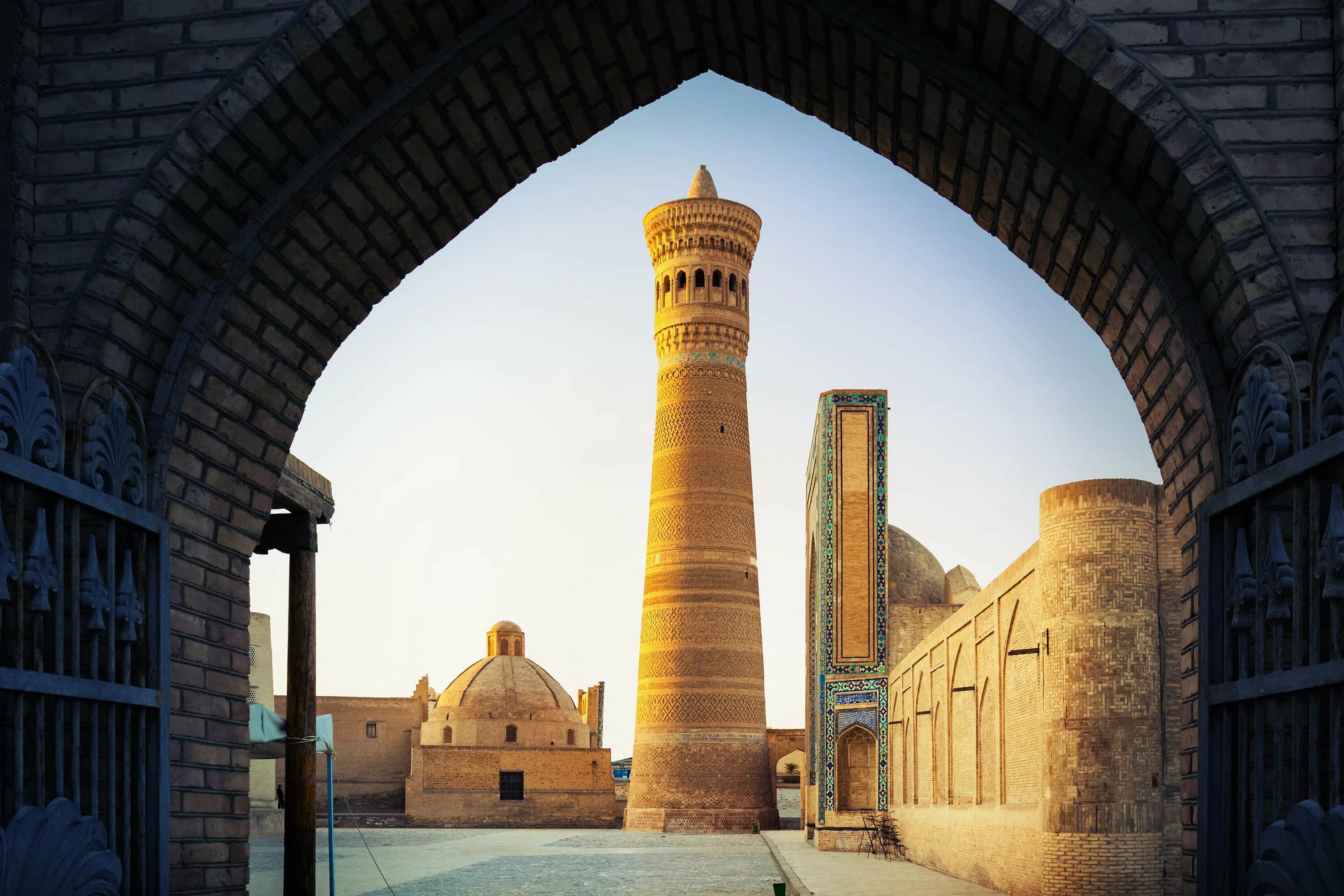 Ташкент бухара минарет. Мечеть чор минор, бухара. Минарет это в архитектуре. Самарканд минарет. 4 минарета.