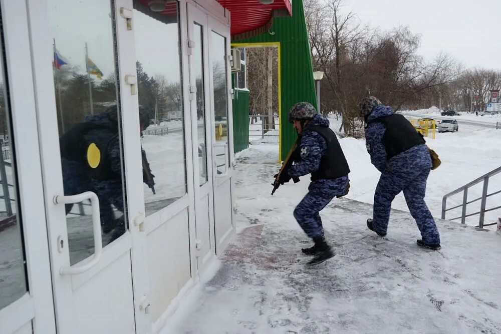 Теракт в оренбурге сегодня. Январь снег. Украинские силовики в снегу. Вести Оренбуржья 15 февраля 2023.