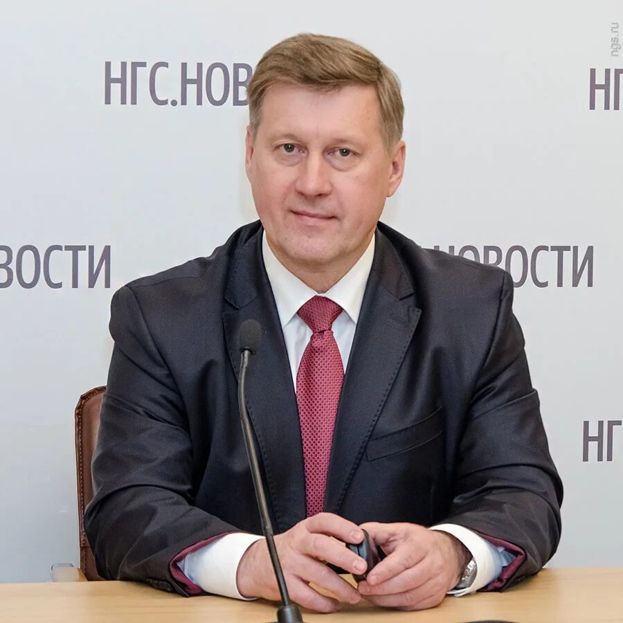 Как публичная власть высказывает свою позицию и в чем в реальности она проявляет