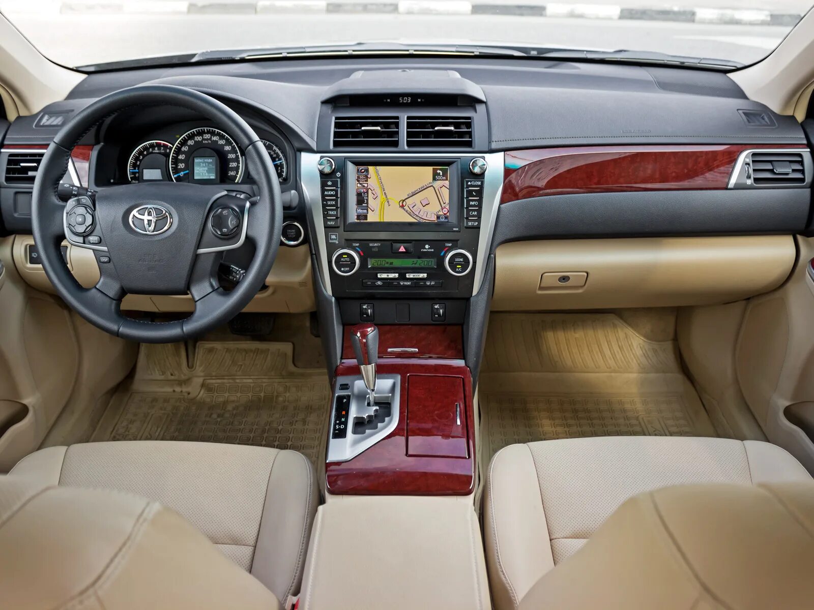 Торпедо камри. Toyota Camry 50 салон. Toyota Camry 2014 салон. Toyota Camry 2013 салон. Camry 50 салон.