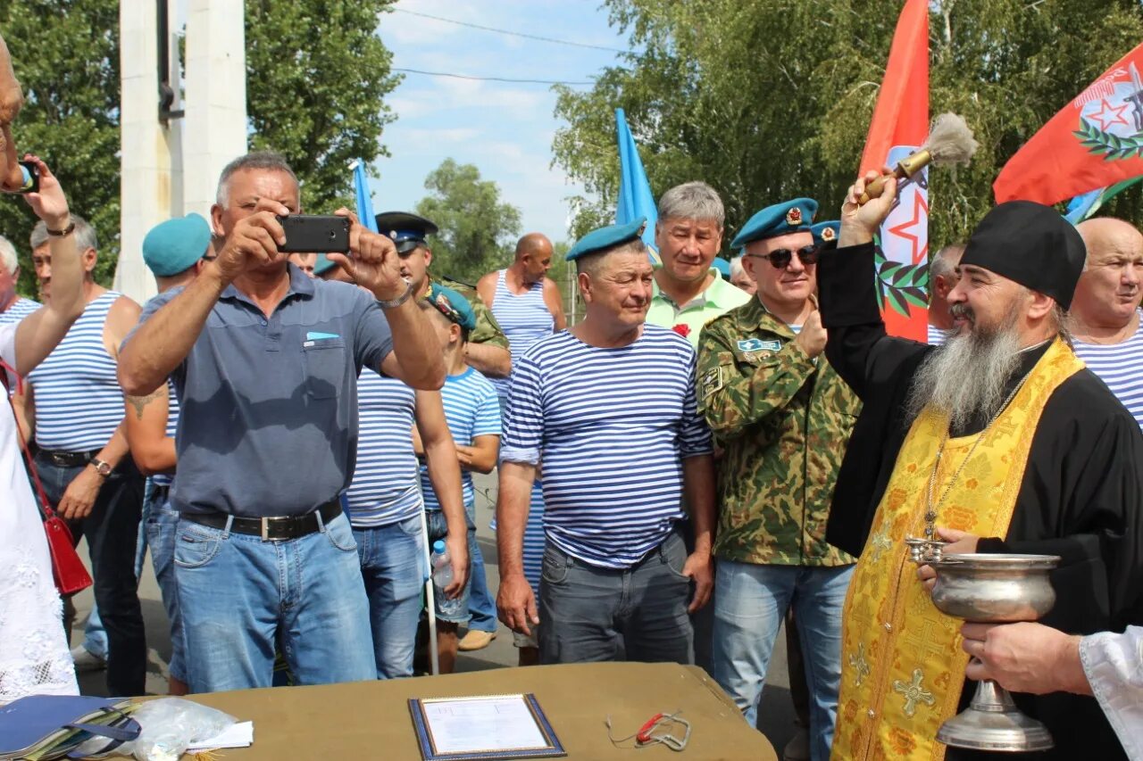 Погода в кувандыке сегодня. Г Кувандык Кувандыкский район. День ВМФ Г Кувандык. День ВДВ Кувандык. Молебен в день ВДВ.