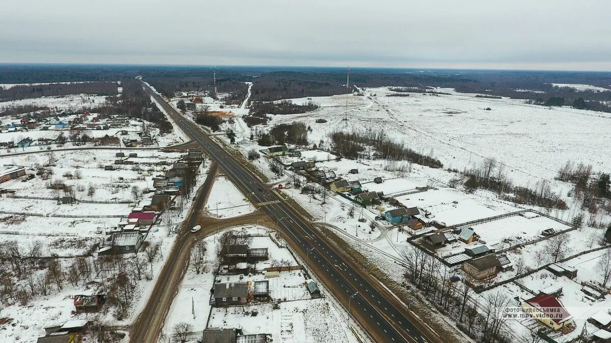 Трасса м10 Крестцы. Крестцы Новгородская область зима. Новгородская область зимой. Деревня Крестцы Новгородская область. Новгородская область крестцы на неделю