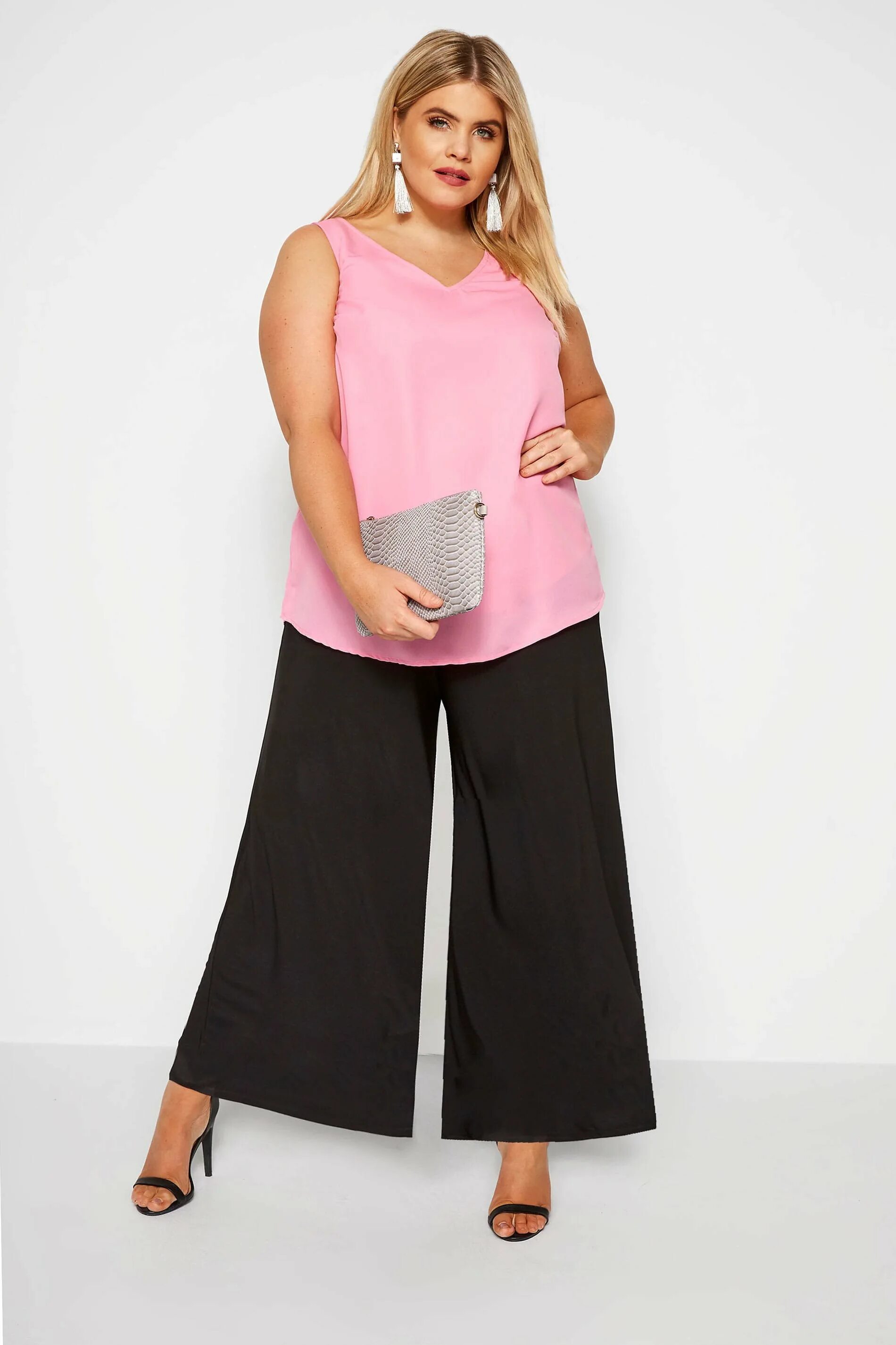 Брюки палаццо plus size. Брюки палаццо plus size. Брюки палаццо для полных женщин. Палаццо для полных женщин. Валберис брюки палаццо женские.