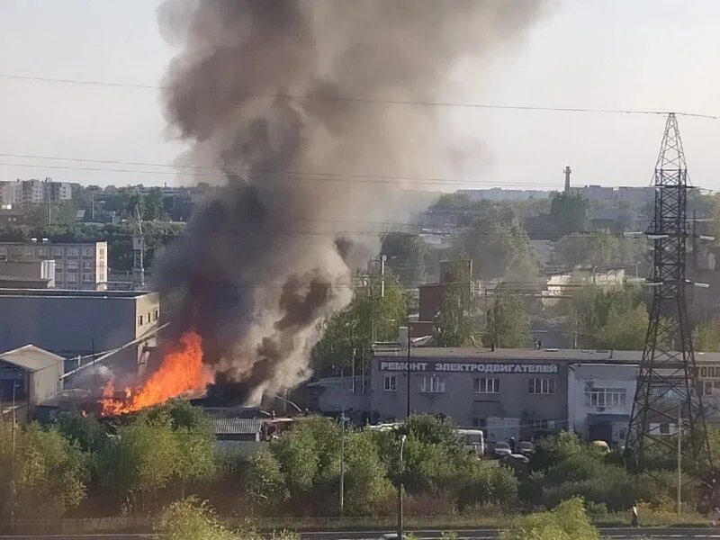 ЧП 53 Великий Новгород пожар. Колмово пожар. Город горит. Пожар в городе.