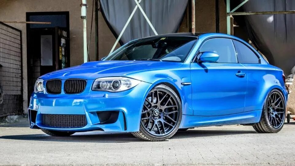 Цвета бмв 1. Bmw m1 blue. бмв 1 голубая. bmw e87 синий. бмв 1 синяя.