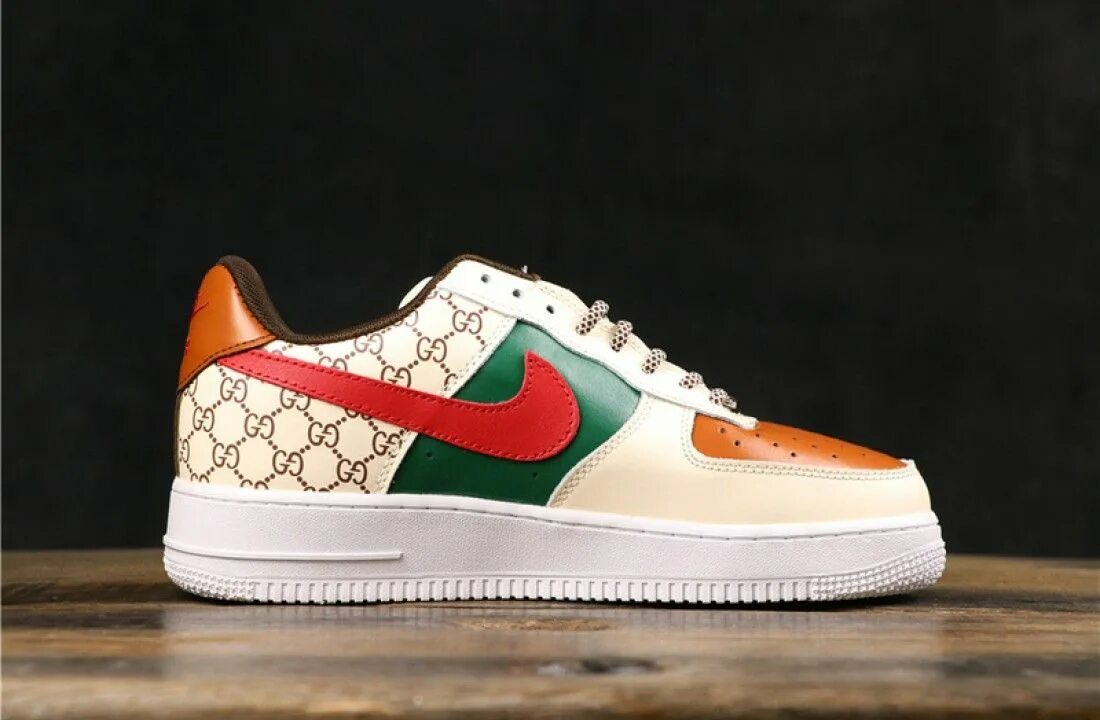 Гуччи найк. Nike x Gucci Air Force 1 Low. Nike Air Force 1 Custom Gucci. Nike Air Force 1 Gucci. Nike Air Force 1 x Gucci.