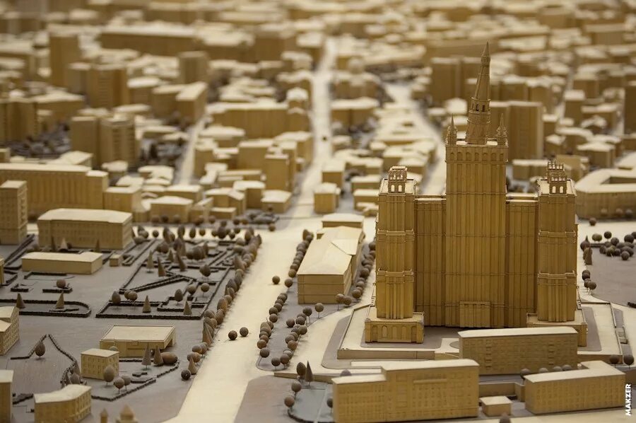 модель города. город из дерева. макет города из фанеры. макетирование для детей. модель города москва.