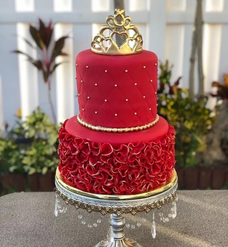 Праздничный торт. Красивые торты праздничные. Торт торжественный. Красивый торт в Красном стиле.