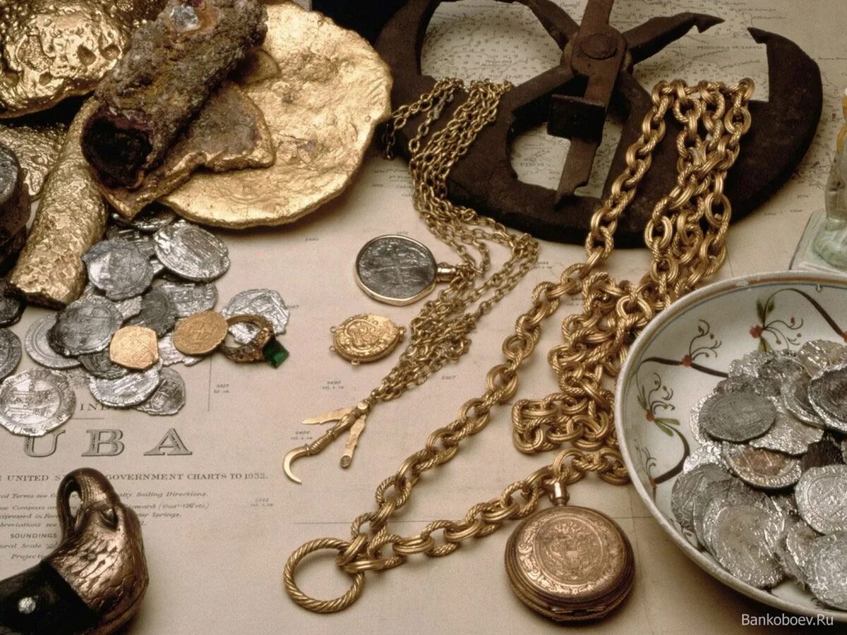 Предметы имеющие особую ценность ук. Древние вещи. Исторические предметы. Старинные украшения находки. Ценные вещи.