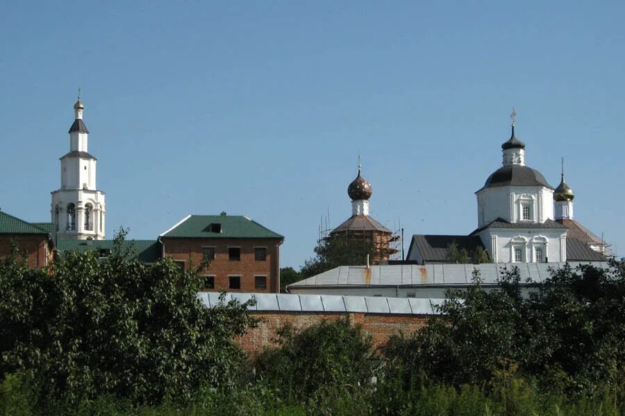 В рыльске завтра. Рыльск Курская область монастырь. Рыльский Свято Никольский монастырь. Никольский монастырь Рыльск. Рыльская крепость Рыльск.