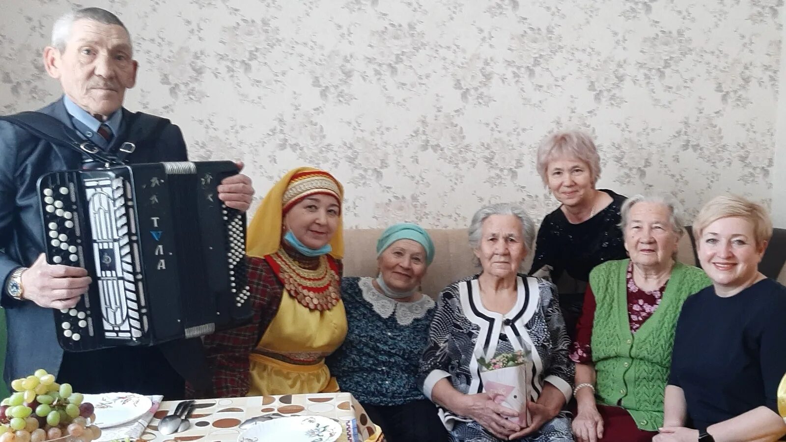 Татарская песня сарман буйлары. Ансамбль сарман. сарман минасов. сарман песня. сарман комитет материнства.