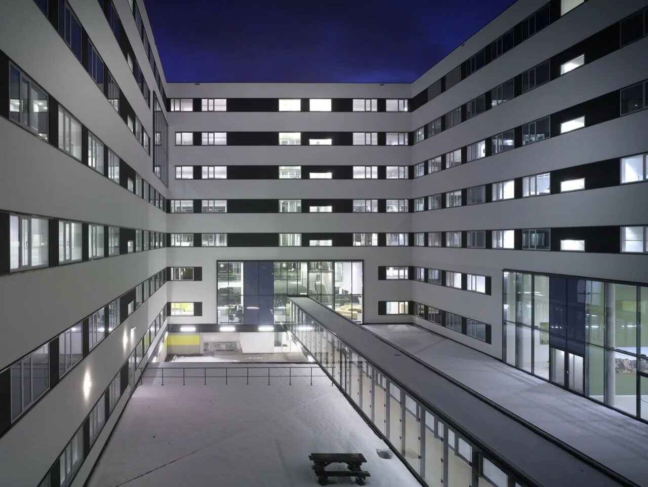 Офисные перегородки bsl 1800 * 900 * 750 акрил. G-tower-haeahn. Зон рован е пространства в офисе. Стеклянные перегородки для зонирования офисные пространства. Атриум внутри здания.