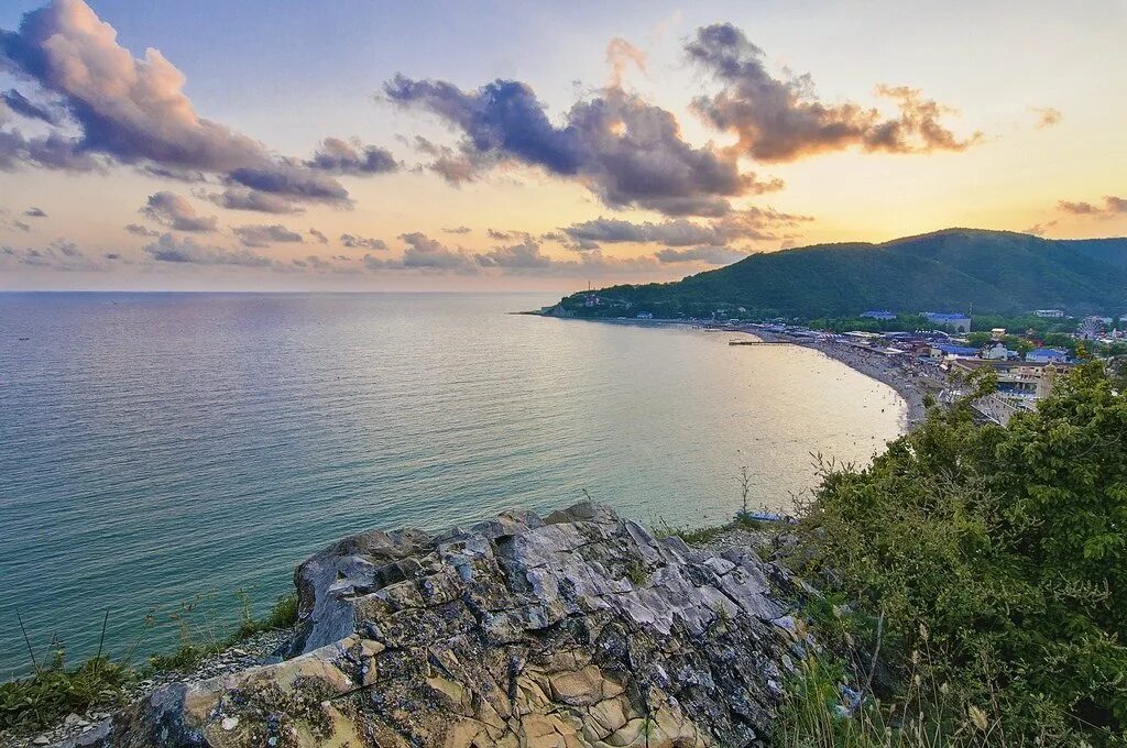 Курорт архипо осиповка. Море архипо осиповка гора ёжик. Курортный поселок архипо-осиповка. Черное море архипо осиповка. Остров архипо осиповка.