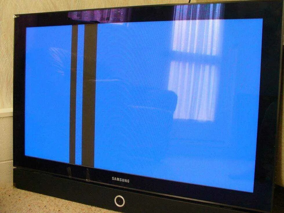 ЖК самсунг вертикальная полоса. Телевизор самсунг ps50b430p2w вертикальные полосы. Samsung 2243nwx вертикальная полоса. Полосы на экране телевизора Samsung.