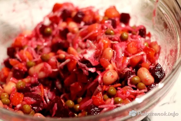 Винегрет с фасолью и нутом. Винегрет классический с фасолью. Винегрет с фасолью. Соус винегрет ягодный. Салат винегрет с фасолью.