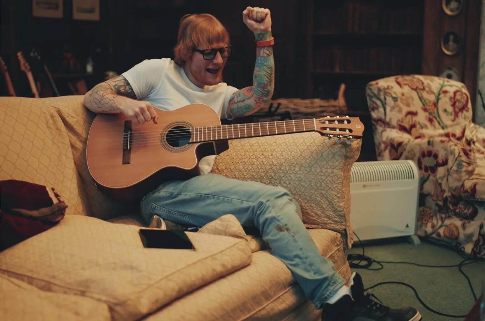 Ed sheeran habits песня. Эд ширан бэд хэбитс. эд ширан bad habits. эд ширан с гитарой. bad habits ed sheeran gif.