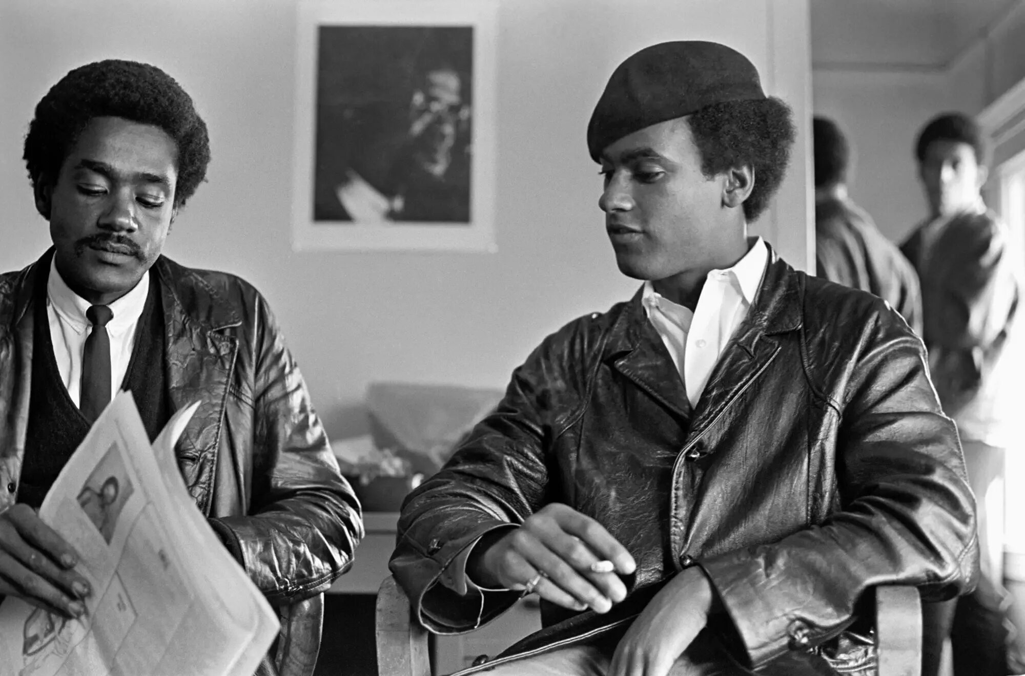 Хьюи Ньютон черные пантеры. Bobby Seale. Бобби сил и Хьюи Ньютон черные пантеры. Хьюи Ньютон и Бобби сил. Движение чернокожих