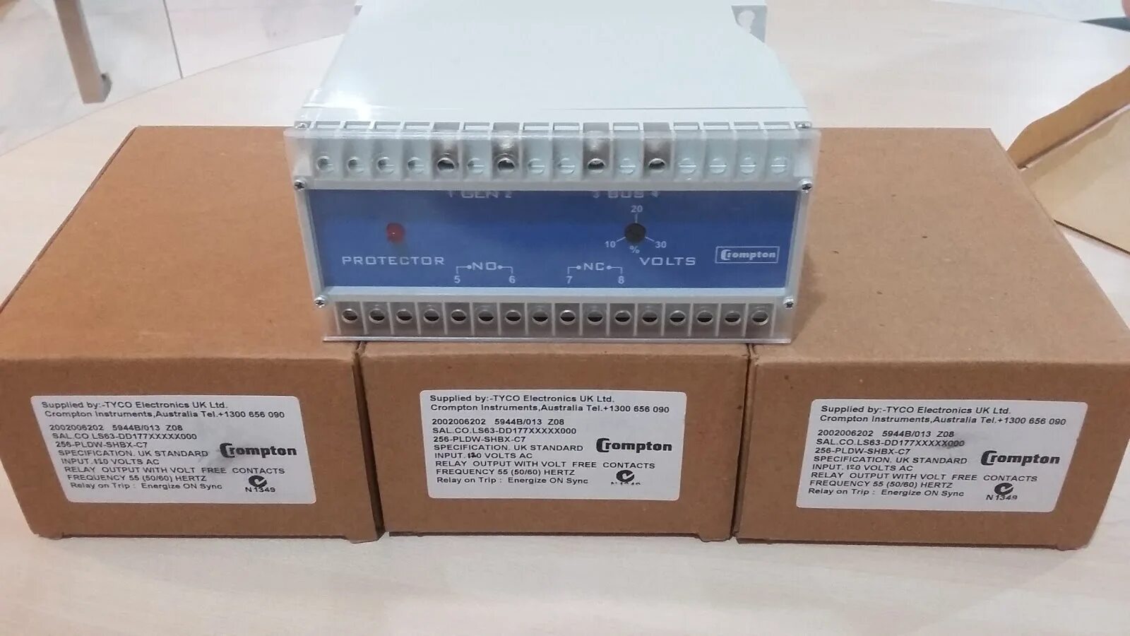 Тайко электроникс. Crompton Protector. Реле контроля напряжения/частот 256-phvu-PQBX-c6-LC-kg Tyco Electronics. Реле АВР трехфазное Protector Crompton. Реле контроля напряжения Crompton instrument 253-PVMG.