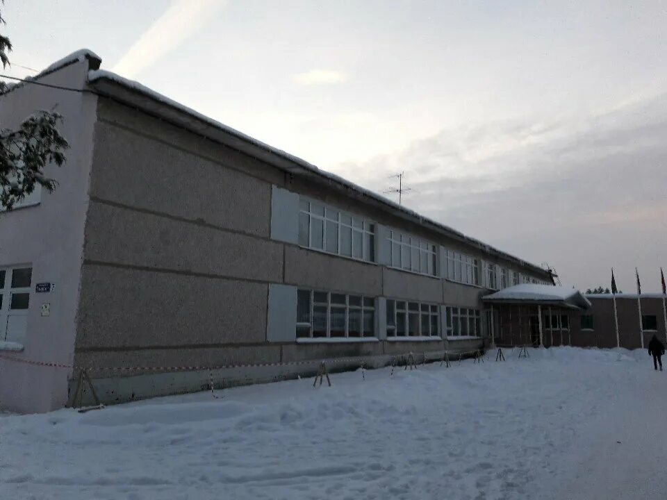 фасад школы. 66, корпус 10. школа вл. школа 353 им пушкина москва. школа жизни жуковка 88.