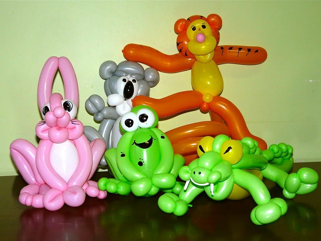 15 игрушек шаров. Фигурки из шаров. Фигурки из шаров колбасок. Фигурки из воздушных шаров длинных. Фигуры из шарика колбаски.