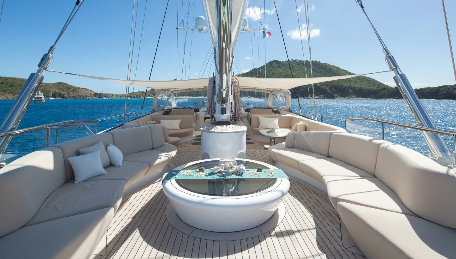 Блумер яхта. Яхта моргана. panthalassa яхта. мегаяхта sovereign интерьер. яхта гамильтон.