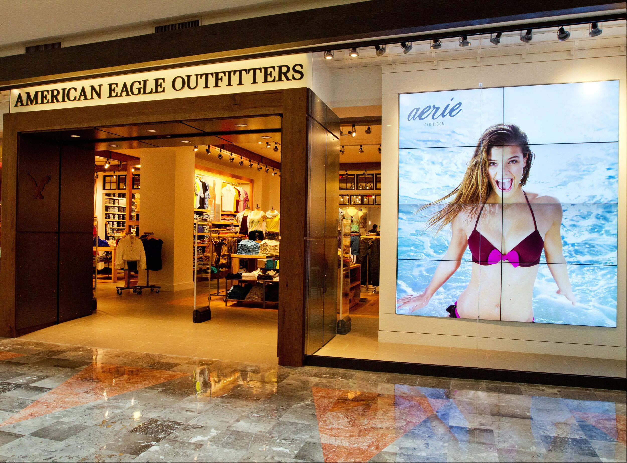 Американский интернет магазин одежды. American eagle outfitters одежда. американские магазины одежды. american eagle магазин. американские модные магазины одежды.