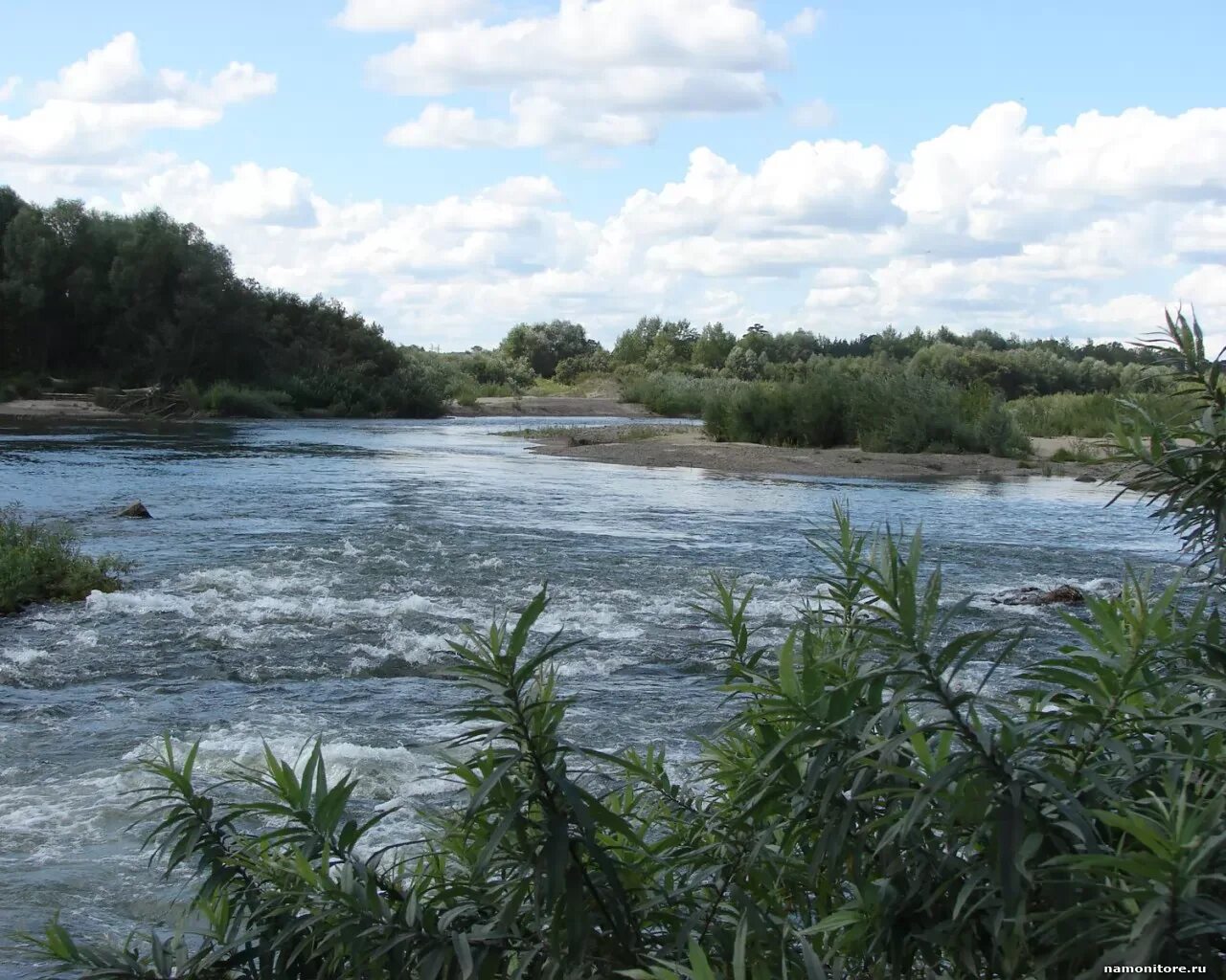 Ручей иркутск река. Перекат на реке. Перекат на реке. Перекат на реке фото. Горные речки с перекатом.