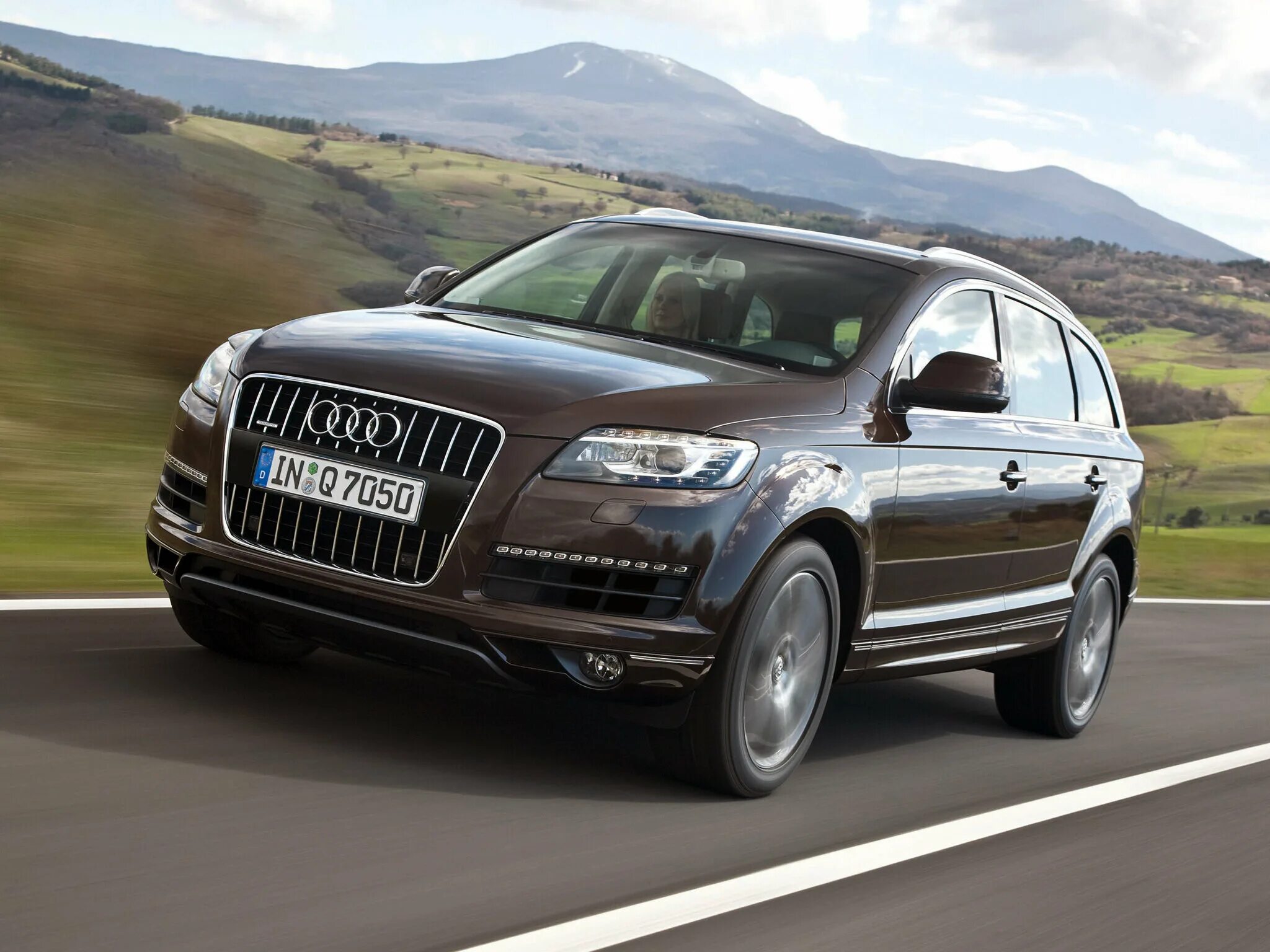 Купить ауди ку 7 в россии. Audi q7. Ауди ку 7 кватро. Audi q7 2009. Audi q7 1 поколение.