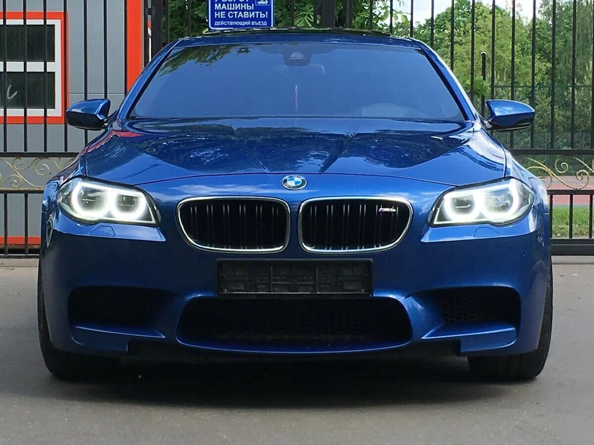 Синяя бмв м5. BMW m5 v (f10). BMW m5 f10 синяя матовая. BMW m5 f10 темно синий. BMW m5 f10 2013 синий.