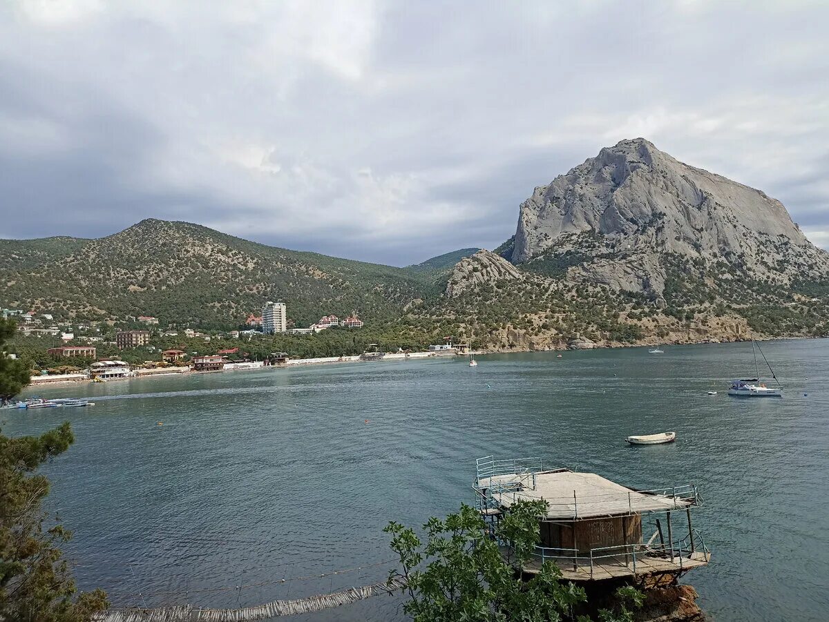 Три плюс два новый свет. Проекты новый свет. Новый свет крым. Новый свет крым арка. Новый свет крым голицына 12.