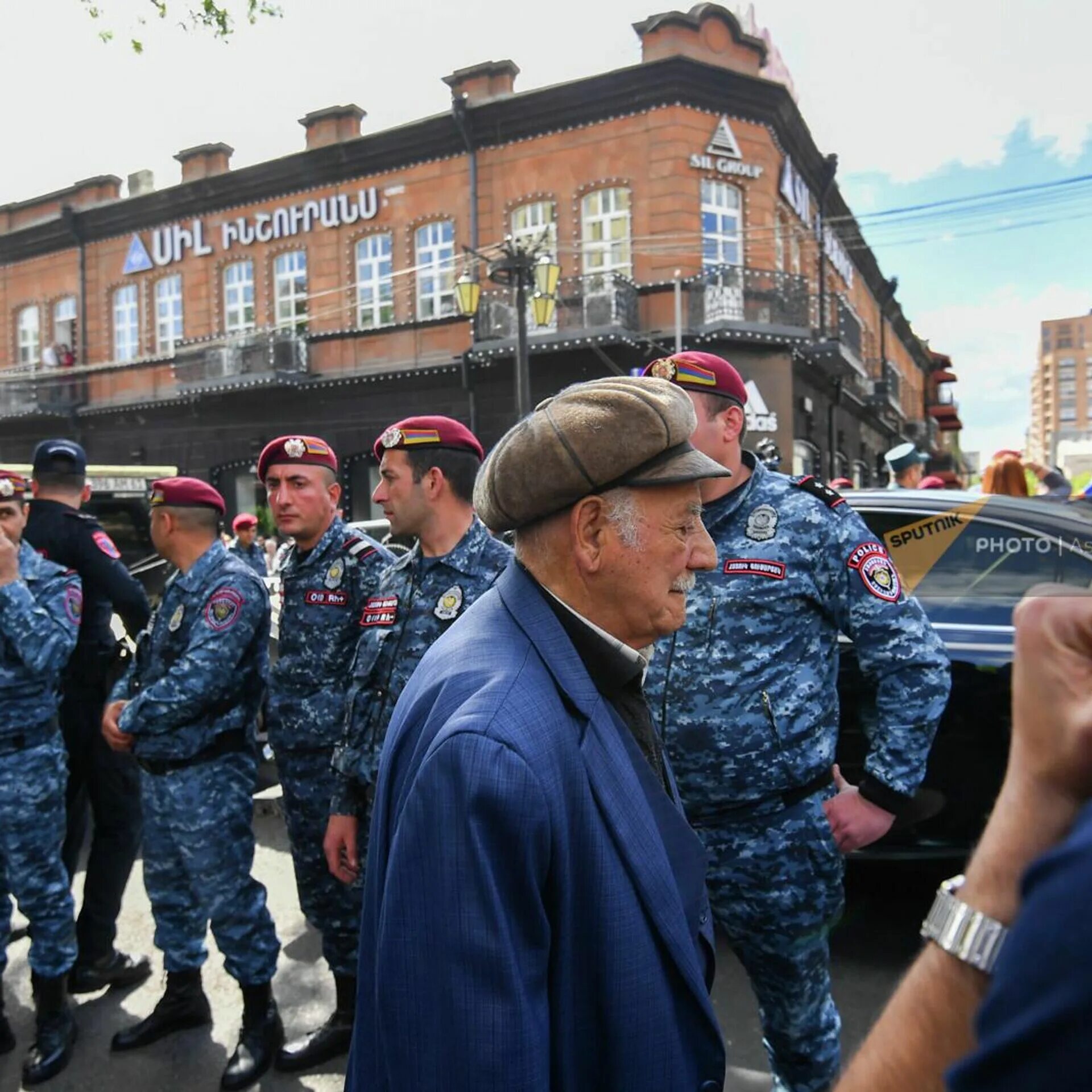 Последние новости в армении на сегодняшний день. Армянская полиция. Оппозиция Армении. Милиция и полиция. Митинги в Армении.