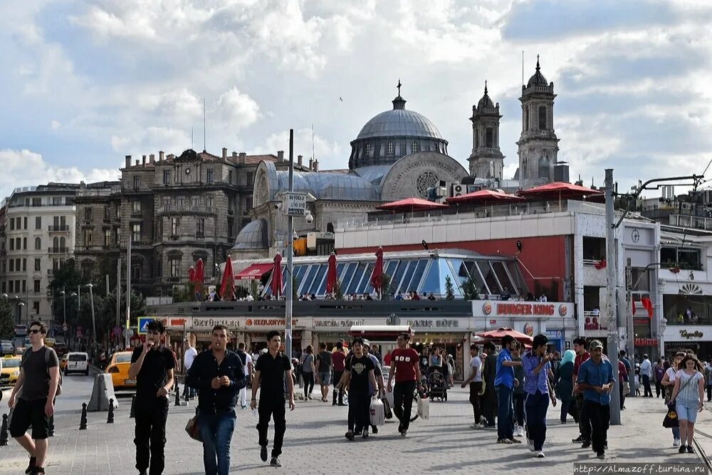 Таксим как добраться. Таксим Турция. Taksim район Стамбула. Турция Таксим район Стамбул. Турция площадь Таксим.