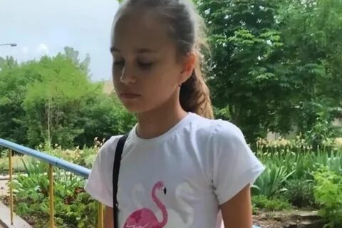 11 летняя девочка с 8 классниками