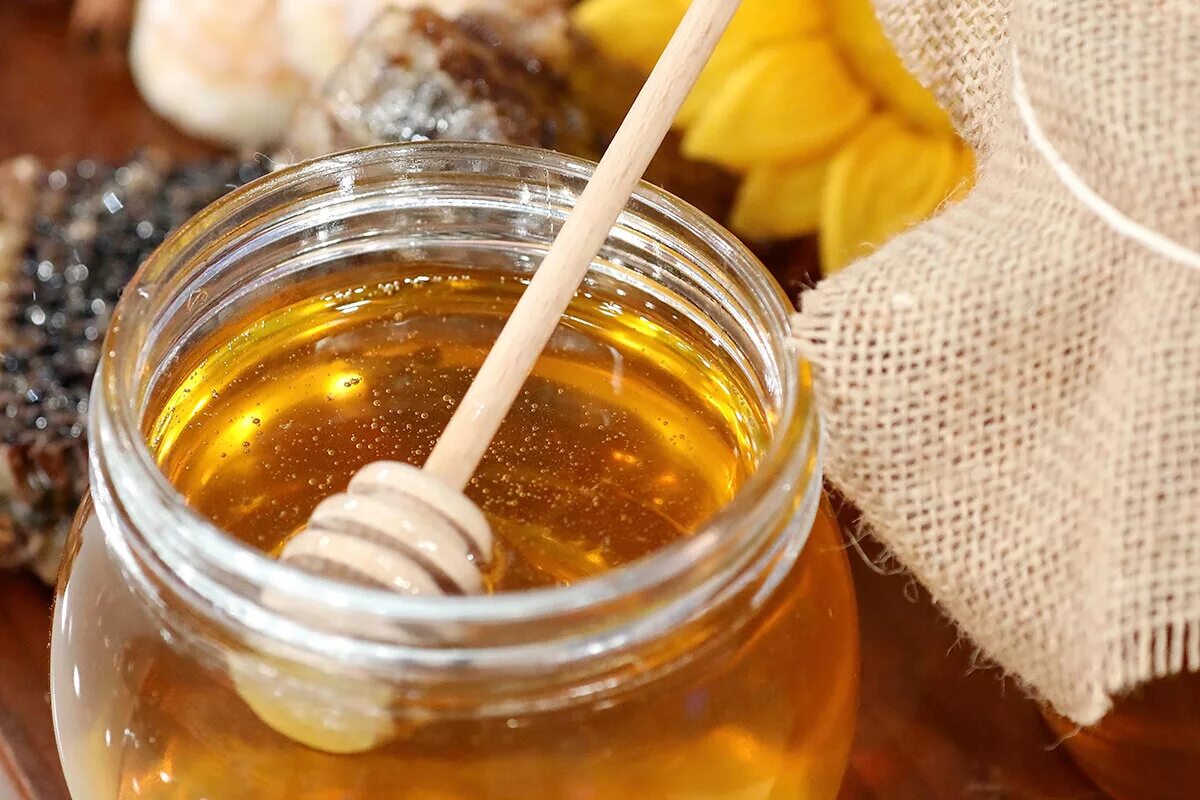 Липовый мёд мёд. Мед липа. Мед "липовый цвет". Донниковый мёд 2021 г.. Бешеный мед