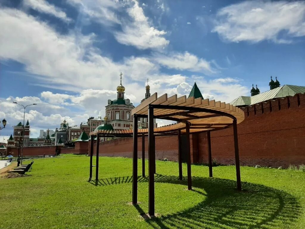 Поле в йошкар оле. Йошкар-ола набережная. набережная в йошкар-оле. йошкар-ола кремль набережная. брюгге йошкар-ола.