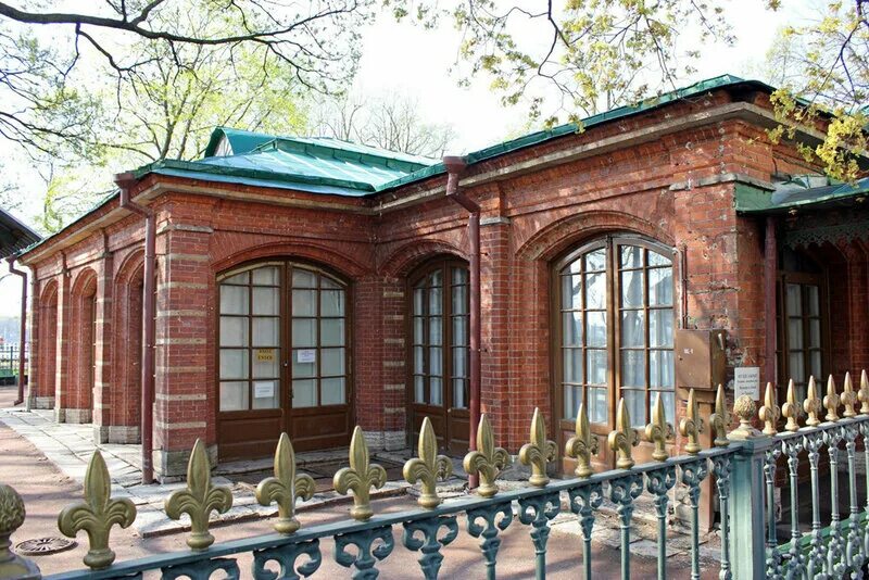 Домик петра в санкт петербурге. Домик петра архитектор. чайный домик петра в петергофе. домик петра великого в царицыно. домик петра академическая.