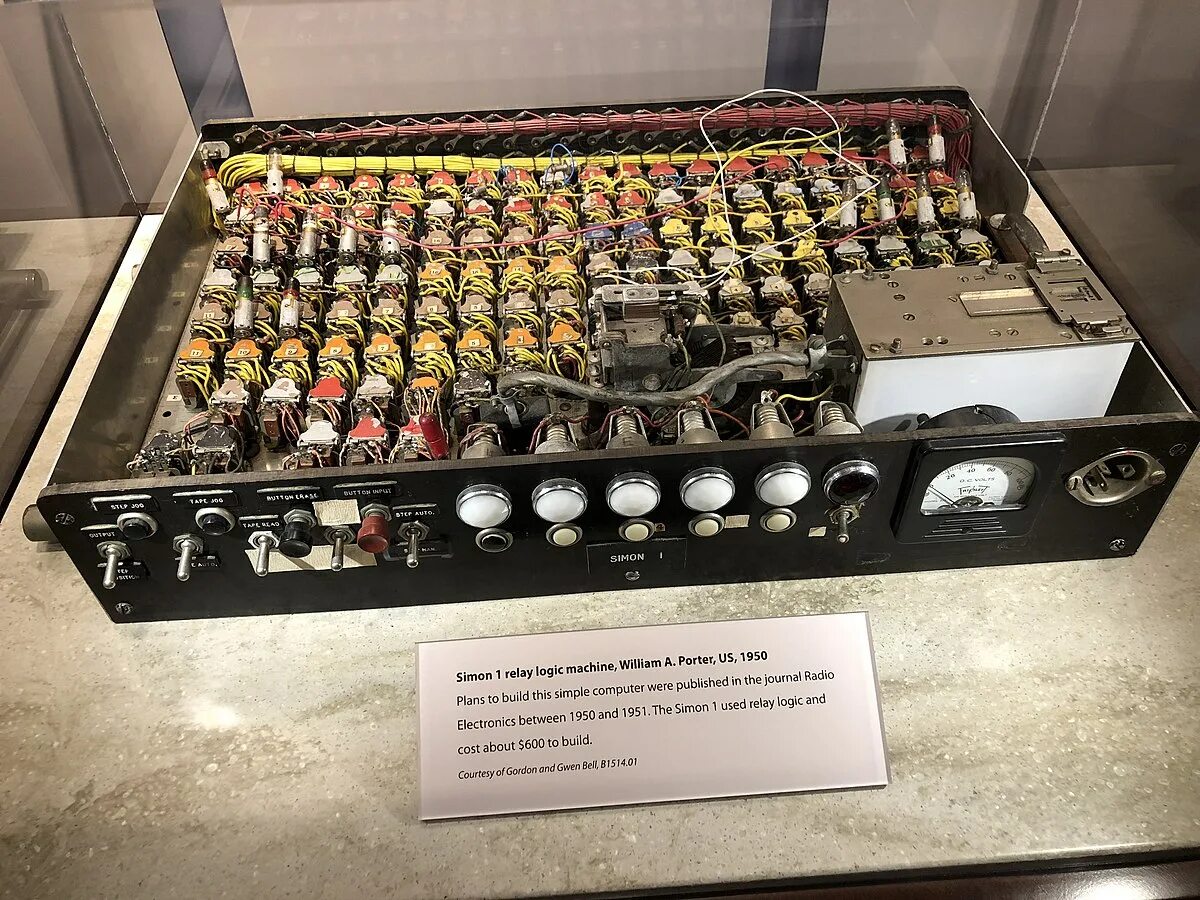Logic machine. Лоджик машин. simon компьютер. старый лоджик машина. logic machine 5 визуализация.