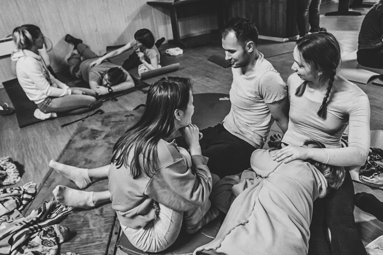 Тактильный голод как избавиться. Тактильный голод. тактильный голод у подростков. тактильный голод эстетика. тактильный голод картинки.