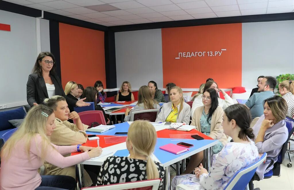 Петухова наталья ивановна алроса. Учитель на курсах. Повышение квалификации преподавателей. Руководитель центра повышения квалификации. Руководитель центра повышения квалификации.